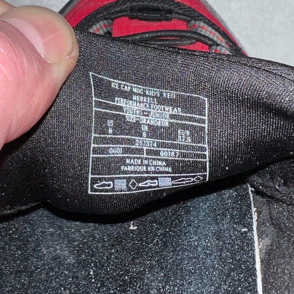 Merrell ice cap moc red size 6 kids or 7 women. - Picture 3 of 7